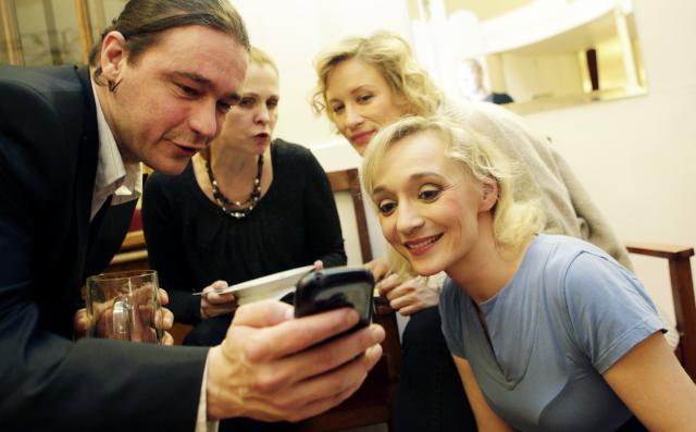 Ladislav Špiner a Petra Janečková se Kláře Sedláčkové-Oltové a Heleně Dvořákové pochlubili fotografiemi své krásné dcerky Karolínky, foto Michal Klíma