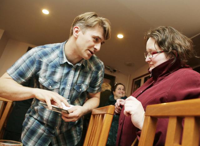 Josef Pejchal v divadlením klubu rozdal hned několik autogramů, foto Michal Klíma 